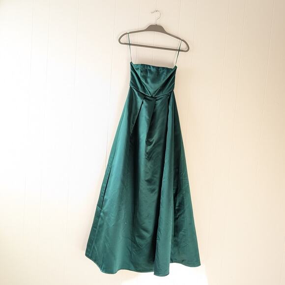 Showpo Queen Of The Show Strapless Maxi Fitted Dress in Emerald Satin, size 0 - Picture 2 of 10